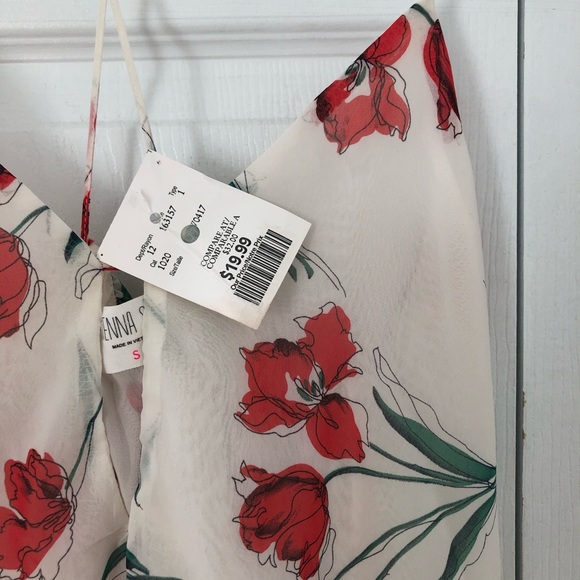 Beautiful floral tank with unique back. - Picture 5 of 5